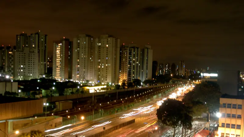 Skyline do Tatuapé junto à Radial Leste e ao corredor metroferroviário
